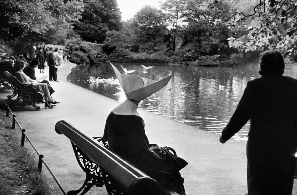 historical photos of Ireland, nun at tSt Stephen's Green