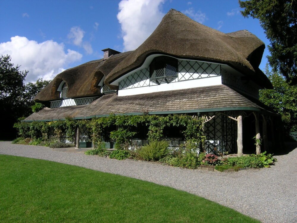 Swiss Cottage, a history of Cahir