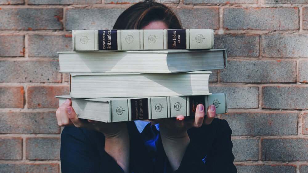 The intricate evolution of the English spelling system